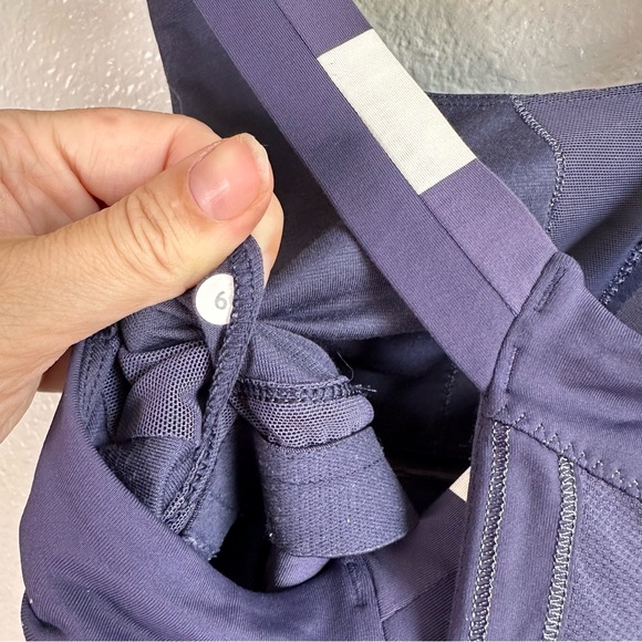 Lululemon Stuff Your Bra Tank II Workout Tank Top Blue White Stripe Women’s 6 - Picture 11 of 11